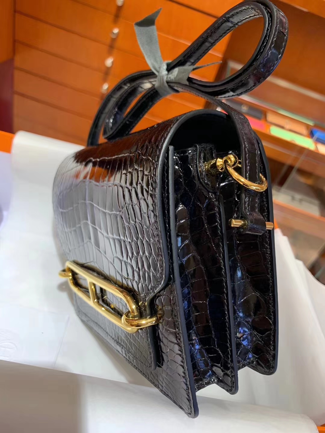 爱马仕包包官网 HERMES 爱马仕 roulis 18cm 黑金 鳄鱼皮