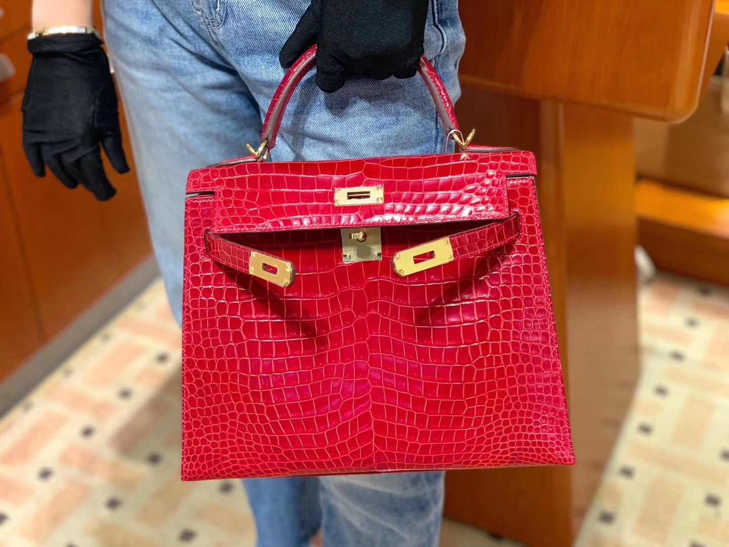 Kelly 极品  高光鳄鱼皮 好品相  最新S3心红色（比Q5亮一点） 实物非常非常非常～ 美