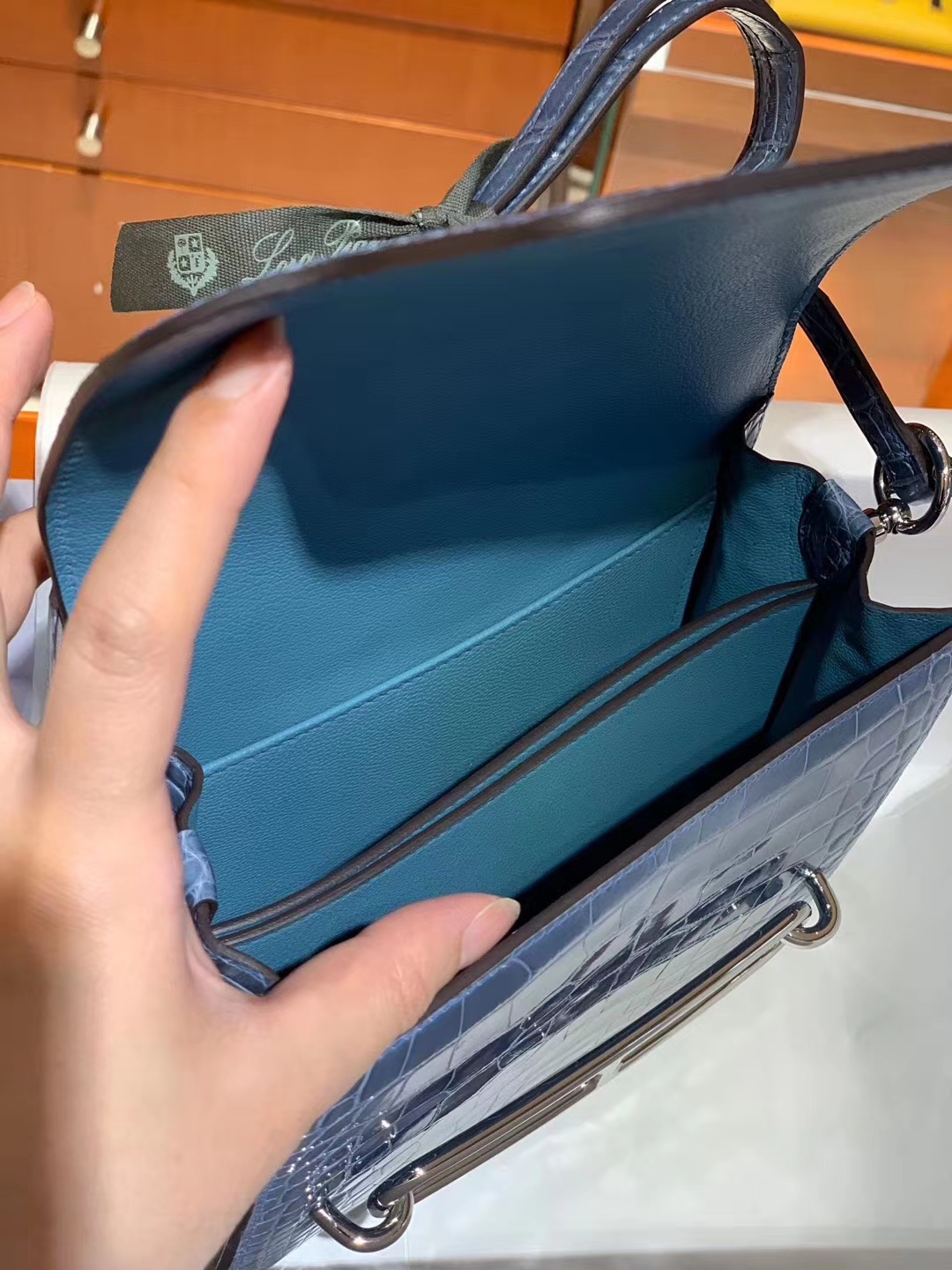 爱马仕包包官网 HERMES 爱马仕 roulis 18cm 风暴蓝 鳄鱼皮