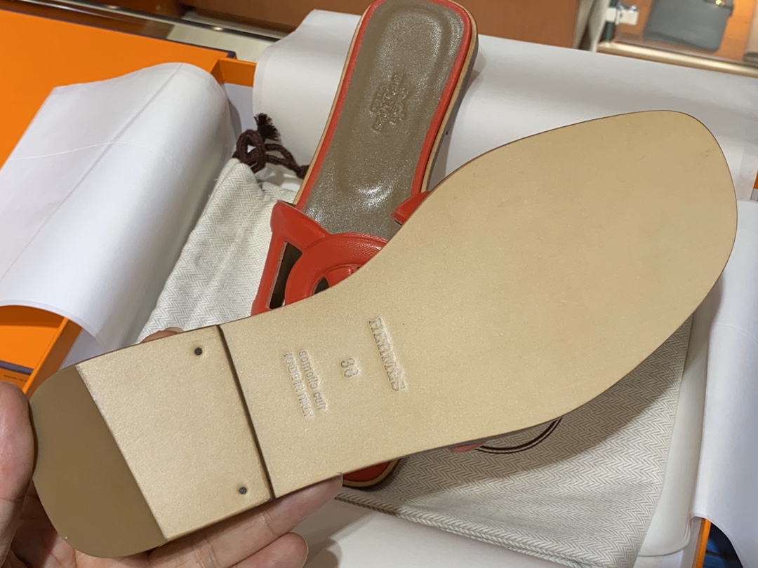 HMS环扣猪鼻子拖鞋  高端订制  独家品质  全手工羊皮定制 平跟34～41（专柜只有平跟哈） 红色