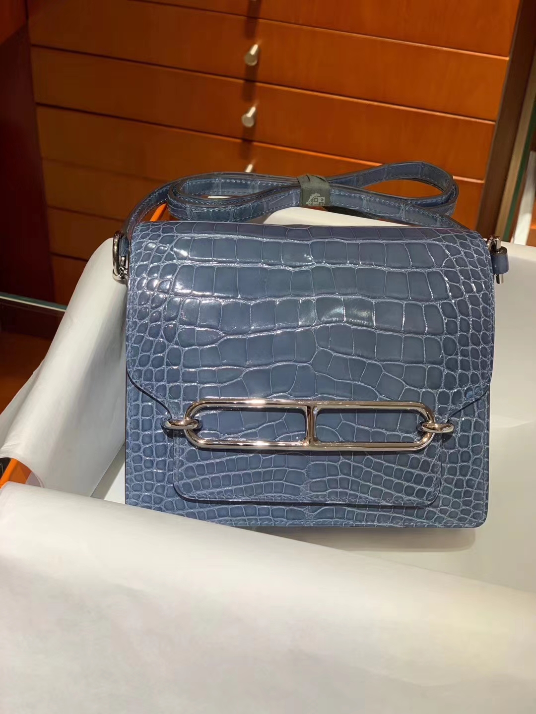 爱马仕包包官网 HERMES 爱马仕 roulis 18cm 风暴蓝 鳄鱼皮