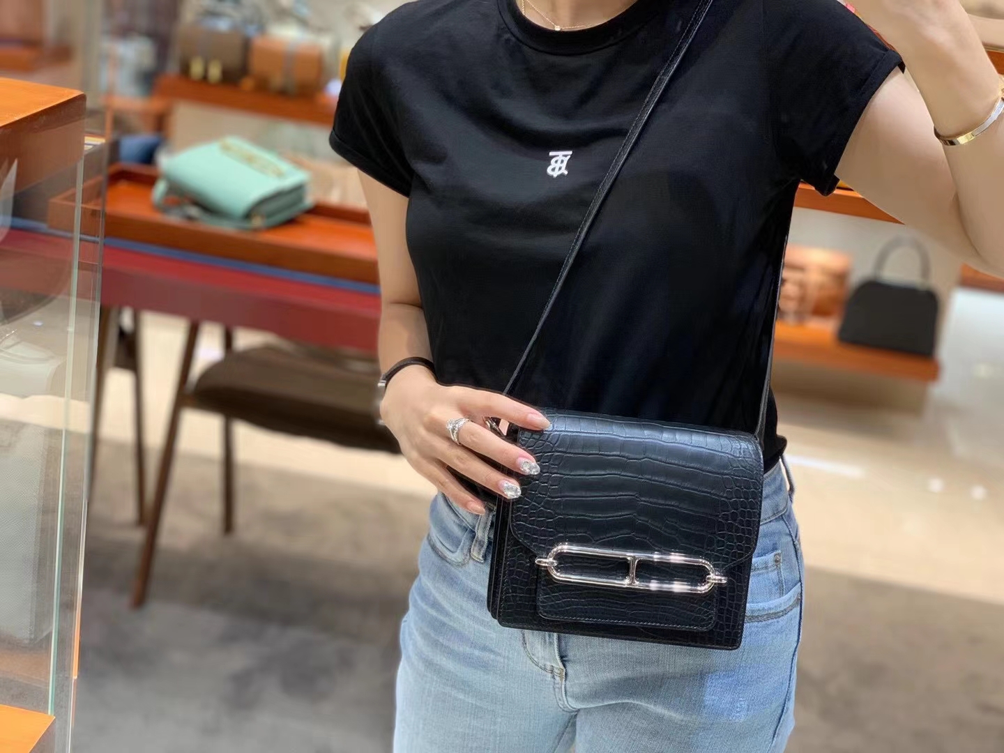 爱马仕包包官网 HERMES 爱马仕 roulis 18cm 黑银 雾面 鳄鱼皮