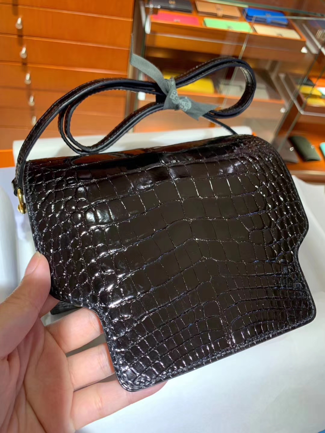 爱马仕包包官网 HERMES 爱马仕 roulis 18cm 黑金 鳄鱼皮
