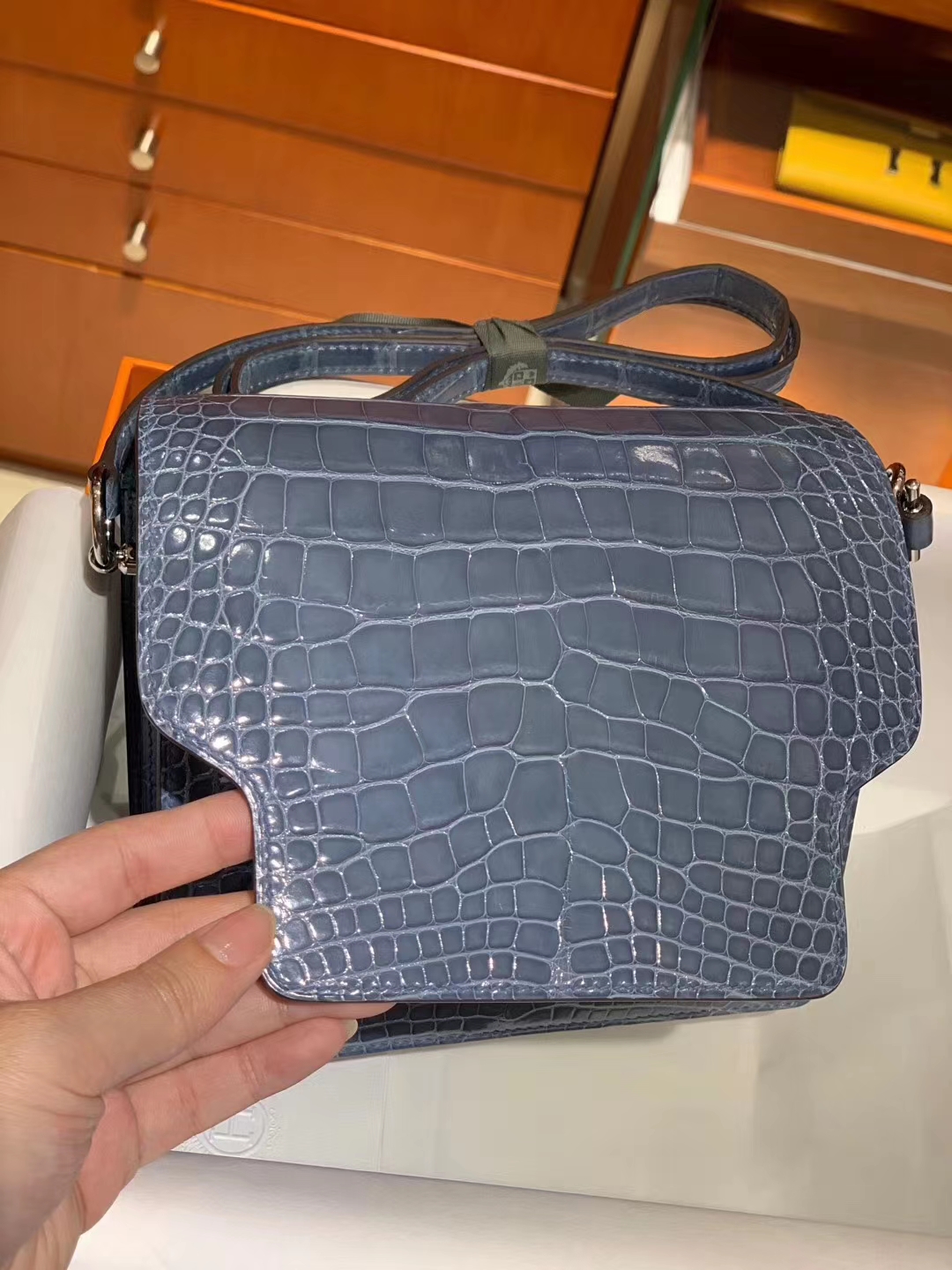 爱马仕包包官网 HERMES 爱马仕 roulis 18cm 风暴蓝 鳄鱼皮