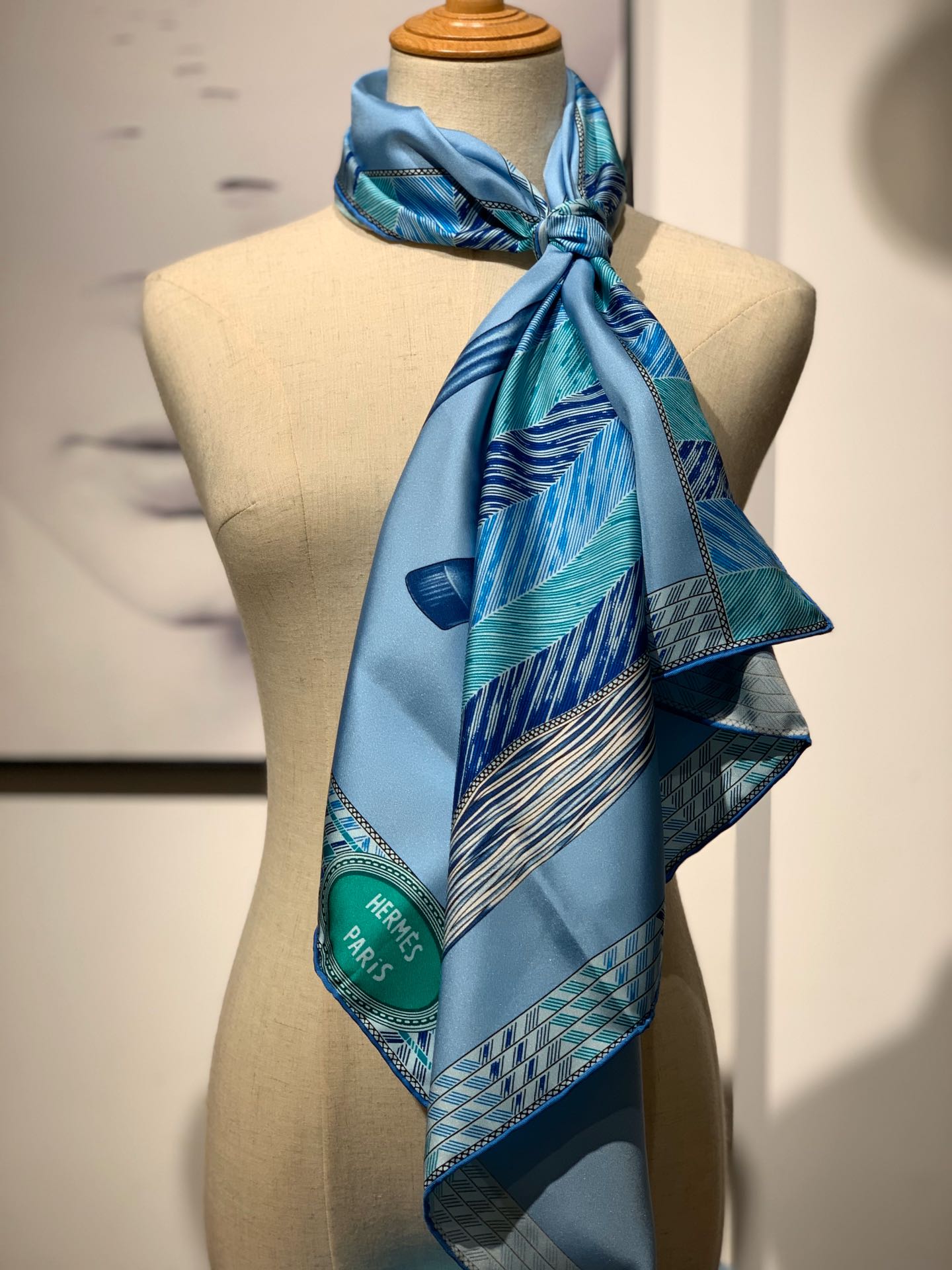 2020年春夏· 新 HERmes《福宝挚爱》 四色入 90*90cm 100%真丝 蓝色