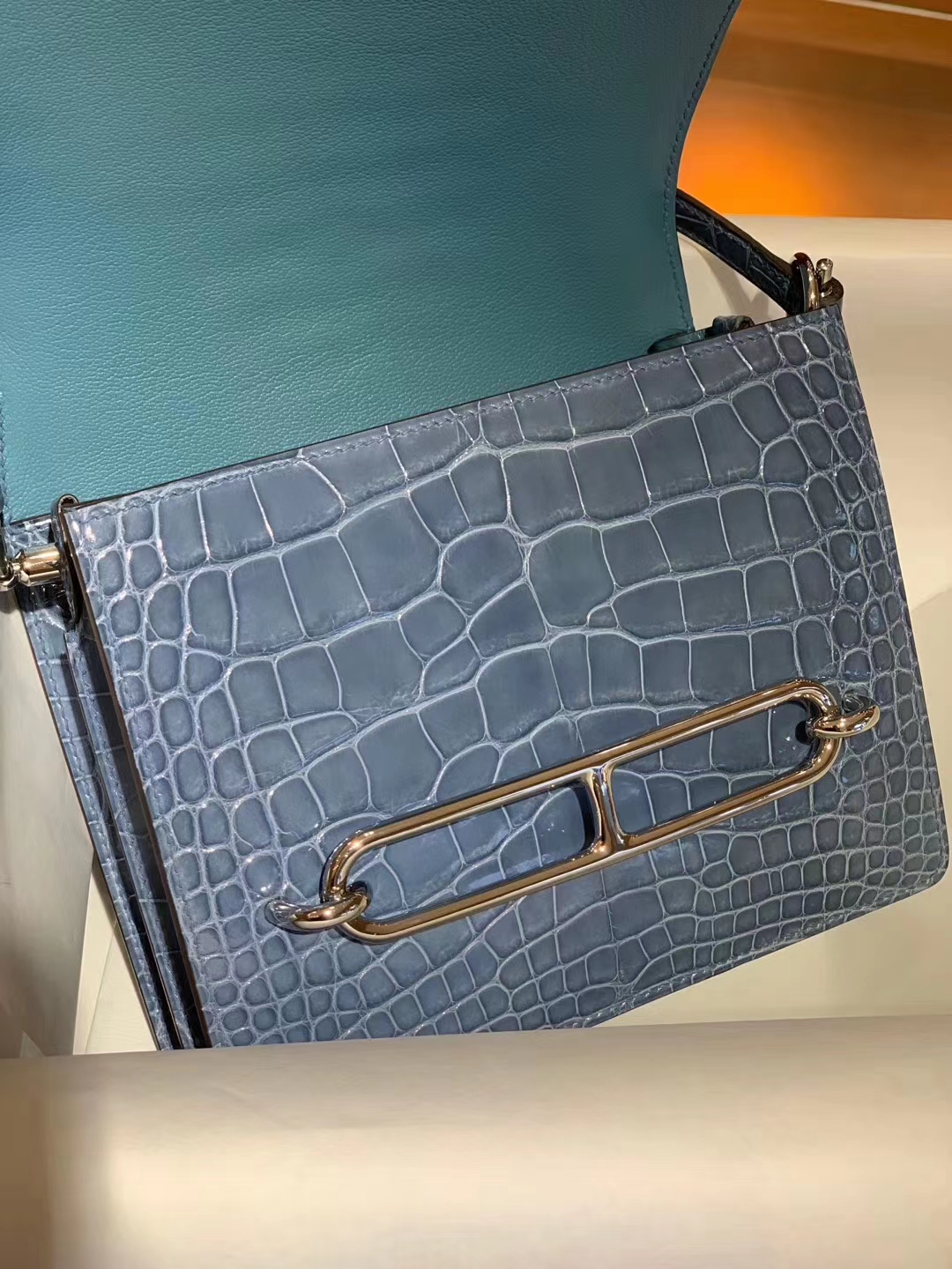 爱马仕包包官网 HERMES 爱马仕 roulis 18cm 风暴蓝 鳄鱼皮