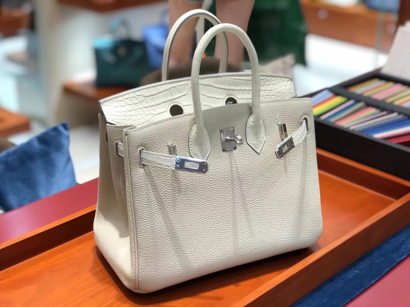 爱马仕官网 Birkin Touch 25 Craie & Alligator  铂金25 拼皮 —Togo & 雾面鳄鱼皮