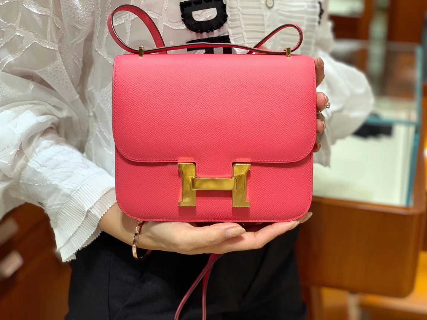 爱马仕官网 Constance 18 cm Epsom   8W Rose Azalee 唇膏粉 银扣 现货