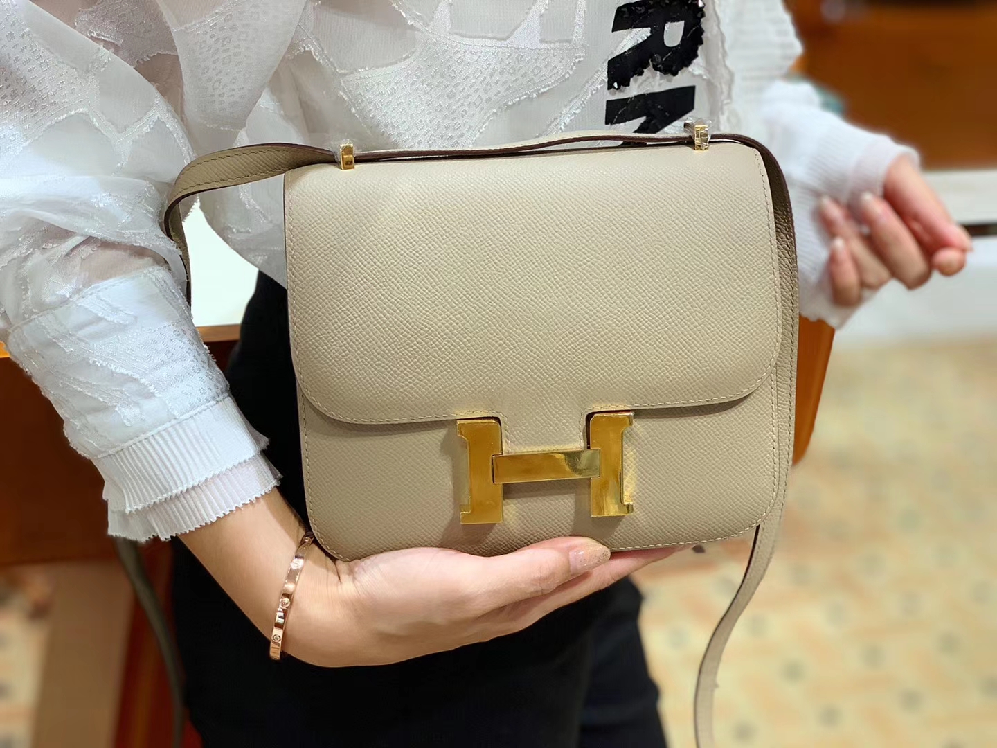 爱马仕官网 Constance 18 cm Epsom   81 Tourterelle斑鸠灰金扣 现货