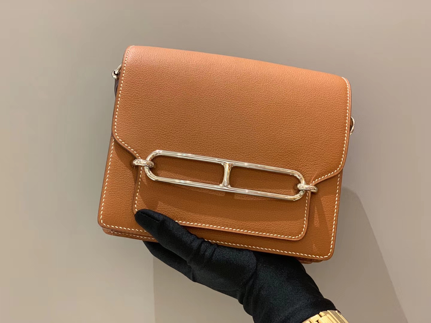 爱马仕女包 Roulis 18cm Evercolor   37 Gold ——金棕色 银扣   高级棕色，经典四大金刚色之一