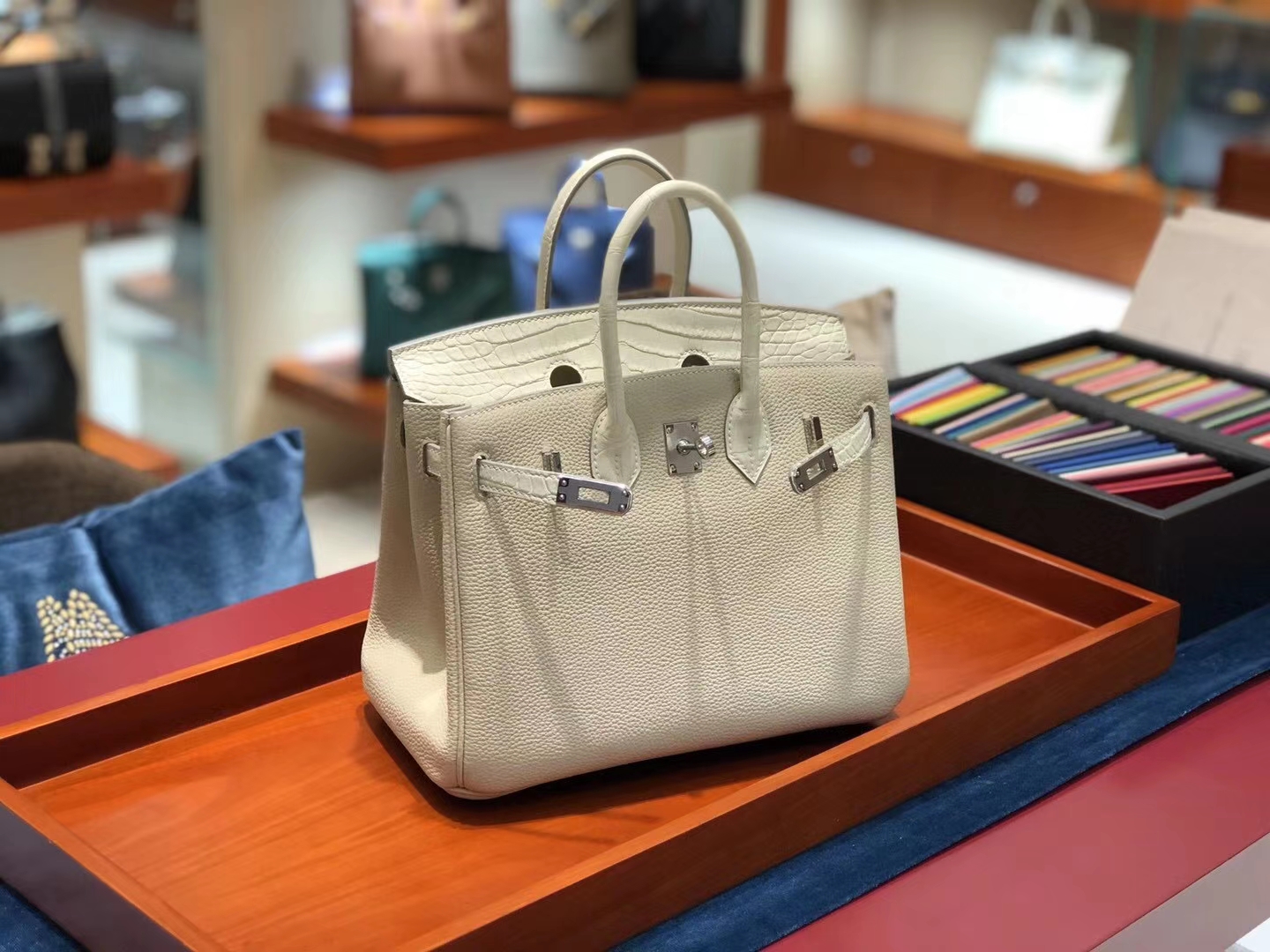 爱马仕女包 Birkin Touch  25   铂金25 拼色& 拼色 —山羊皮/鳄鱼皮/Swift  内里是唇膏粉，3种皮料拼法
