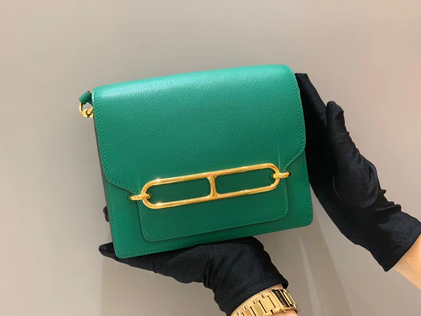 爱马仕官网 Roulis 18cm Evercolor   U4—Vert Vertigo 丝绒绿 金扣  这个绿色太正了，绿色控不能错过