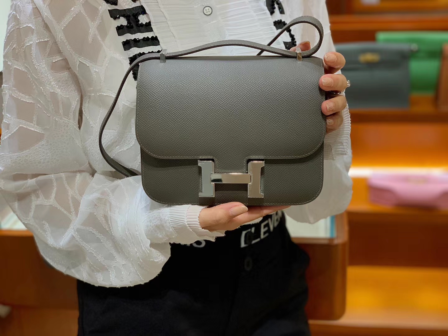 爱马仕官网 Constance 18 cm Epsom   8F Etain锡器灰 银扣