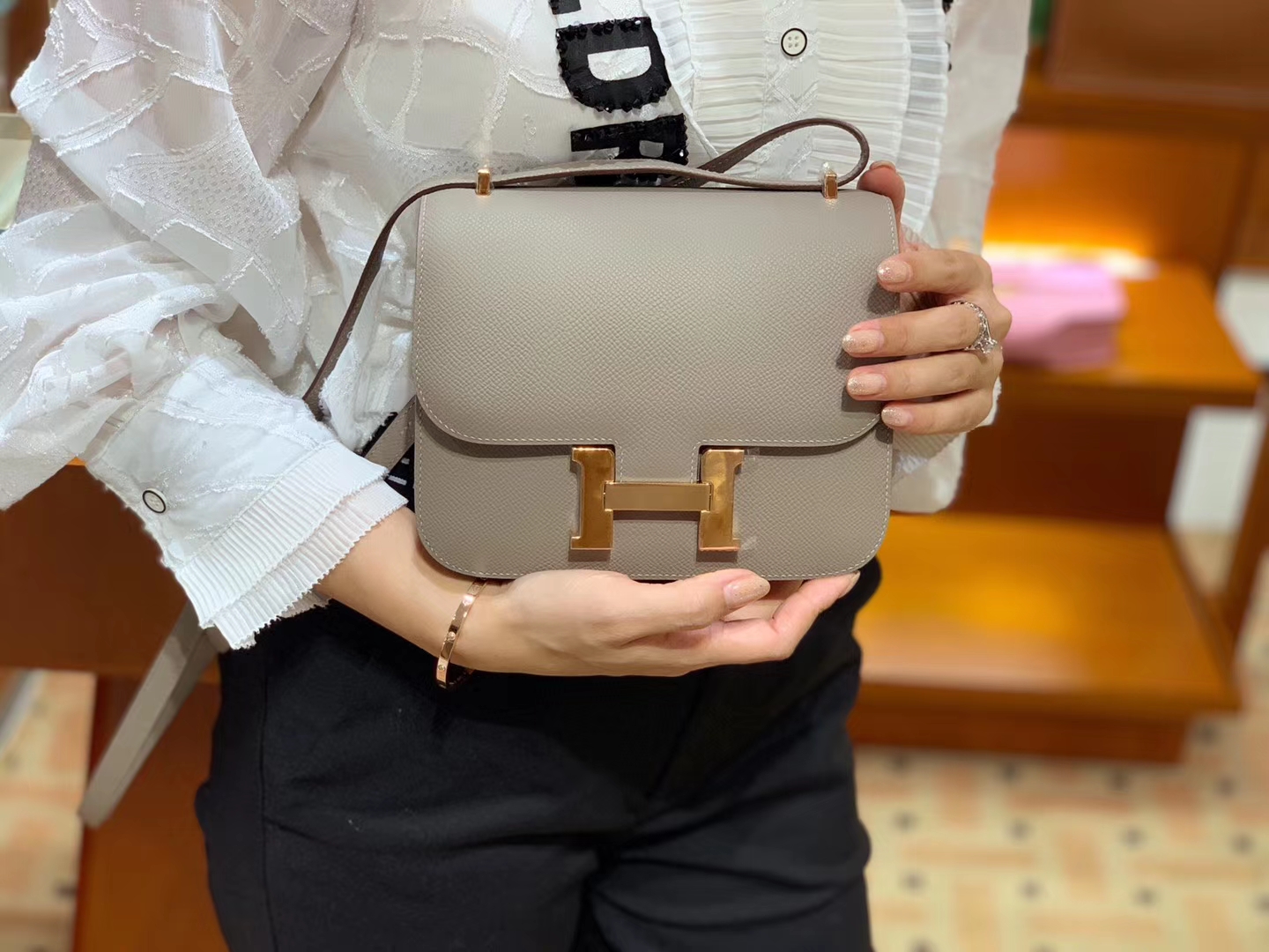 爱马仕官网 Constance 18 cm Epsom   M8 Asphalte沥青灰玫瑰金扣 现货