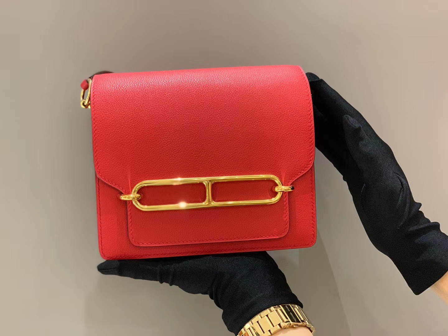 爱马仕香港官网 Roulis 18cm Evercolor   Q5 —Rouge Cassaque 国旗红 做婚包也可以
