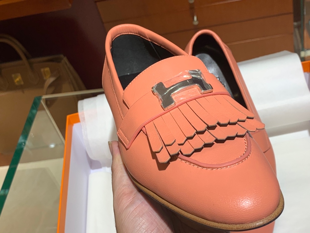 HERMES女款乐福鞋 康康H扣流苏平底鞋 重工艺设计 高调 高端 高档 意大利树羔皮底 纯手工缝制工艺 高端订制 独家品质