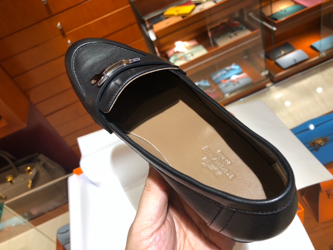 爱马仕 女款乐福鞋 康康H扣平底鞋 重工艺设计 高调 高端 高档 意大利树羔皮底 纯手工缝制工艺 高端订制 独家品质 材质：牛皮