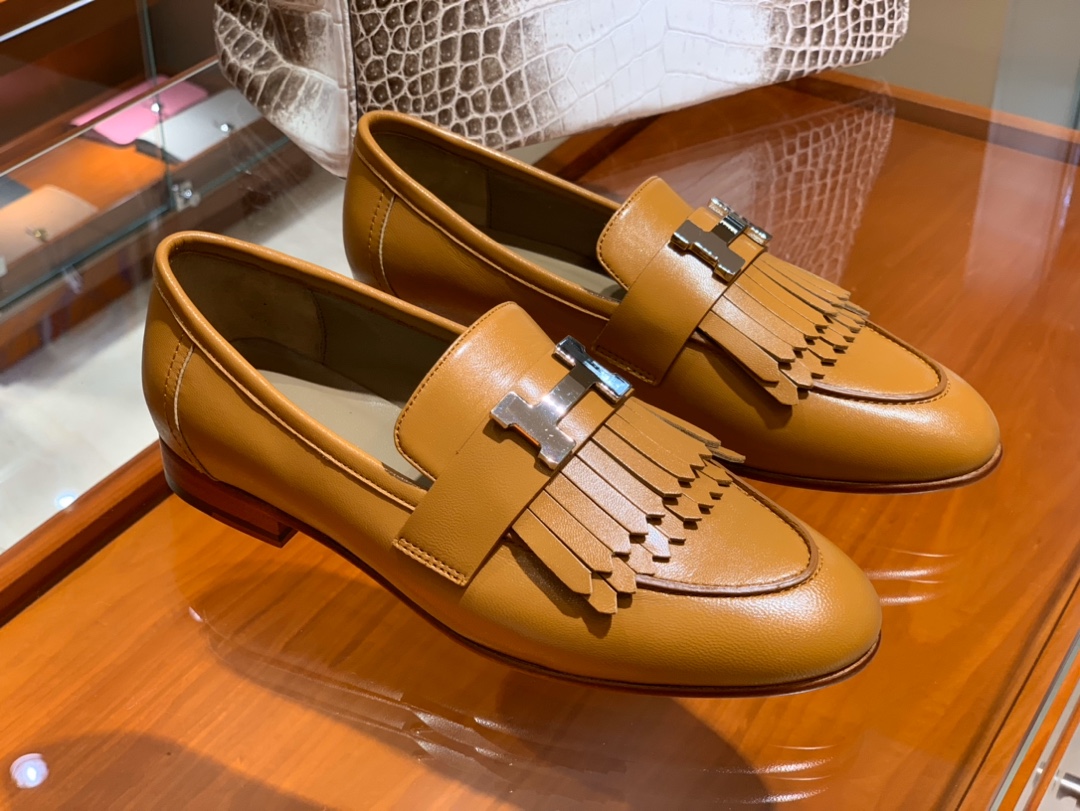 HERMES女款乐福鞋 康康H扣流苏平底鞋 重工艺设计 高调 高端 高档 意大利树羔皮底 纯手工缝制工艺 高端订制 独家品质