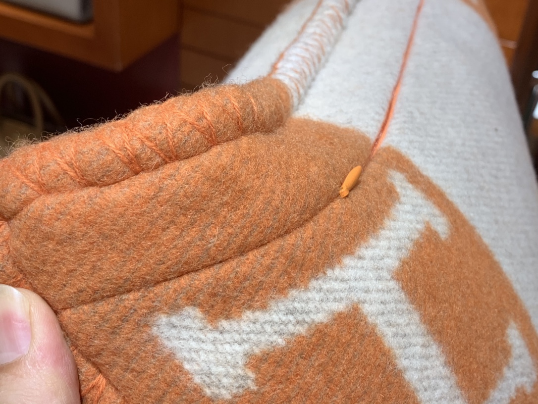 Hermes 爱玛仕  高订版靠枕  橙色  1:1复刻   50*50cm   90%羊毛  10%羊绒   靠枕只配防尘袋  包装同步专柜哈 