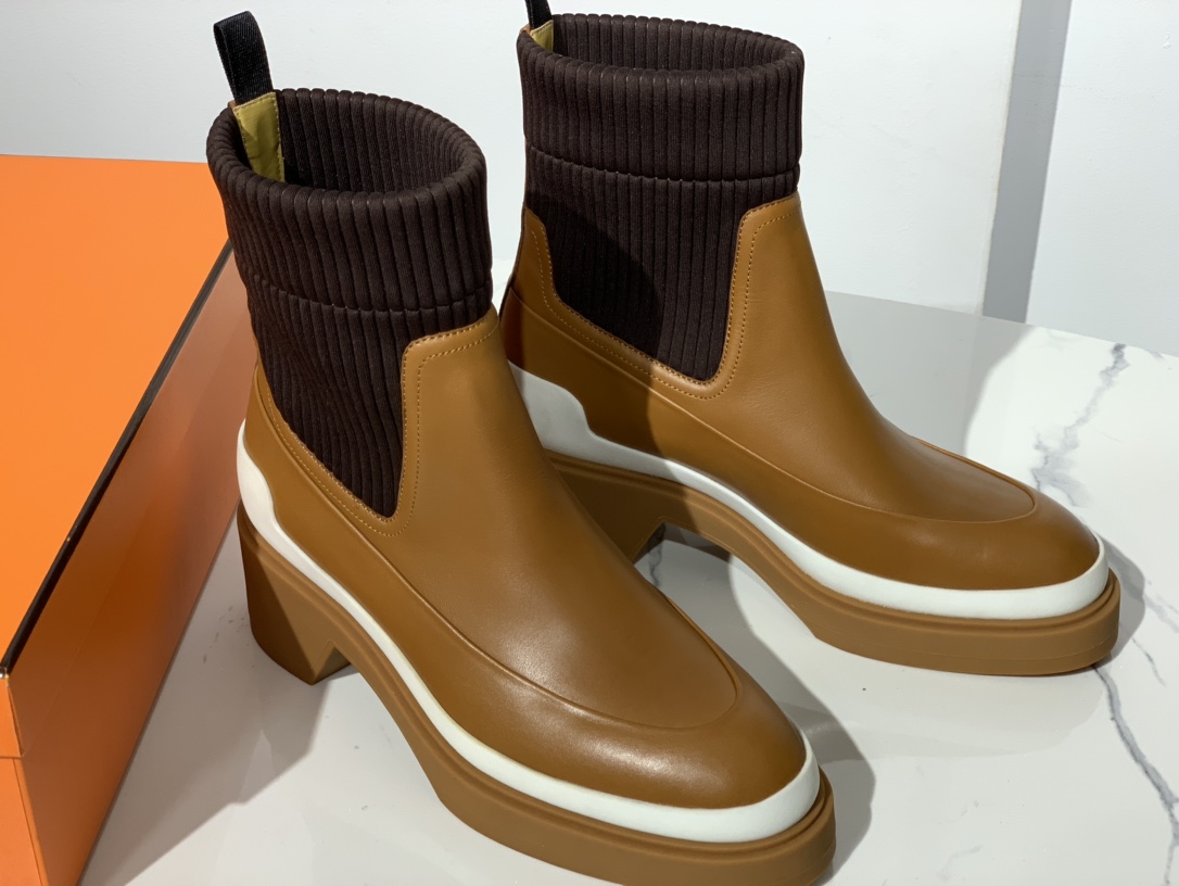 H新款短靴 小牛皮 纯手工制作 跟高:5cm Size:35~41  货期7天