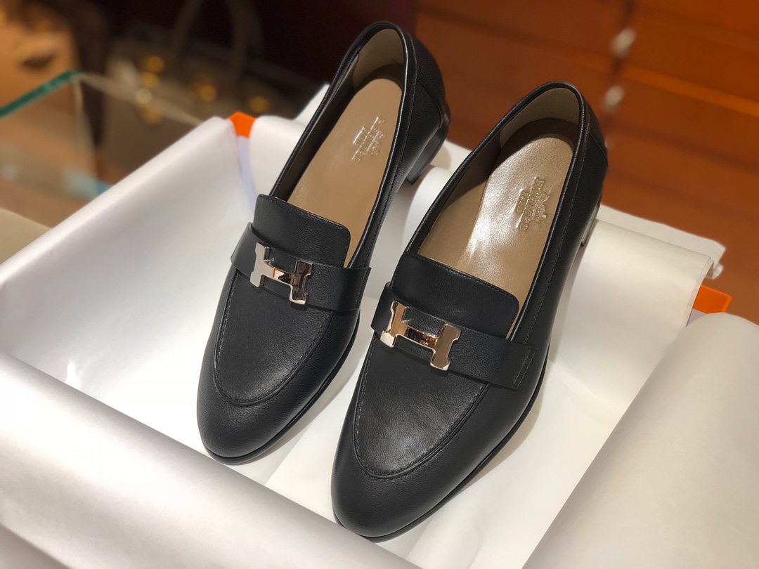 爱马仕 女款乐福鞋 康康H扣平底鞋 重工艺设计 高调 高端 高档 意大利树羔皮底 纯手工缝制工艺 高端订制 独家品质 材质：牛皮