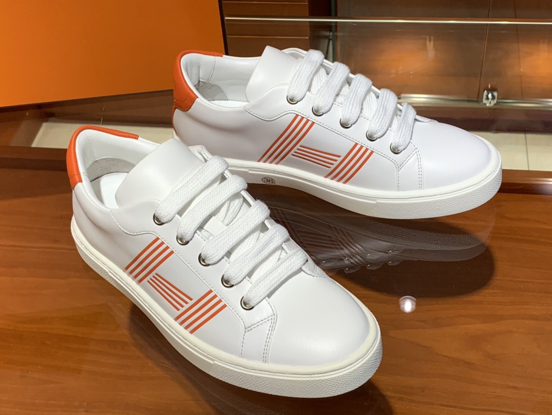 爱马仕 HERMES 五星推荐颜色 20秋冬新款小白鞋 小牛皮 纯手工制作 上脚休闲百搭款 低调中的奢华 时尚几何图案 装饰撞色条纹设计 橙色尾 35-41码（正码）
