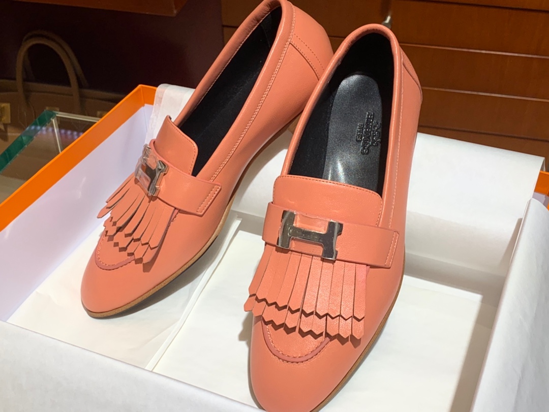 HERMES女款乐福鞋 康康H扣流苏平底鞋 重工艺设计 高调 高端 高档 意大利树羔皮底 纯手工缝制工艺 高端订制 独家品质