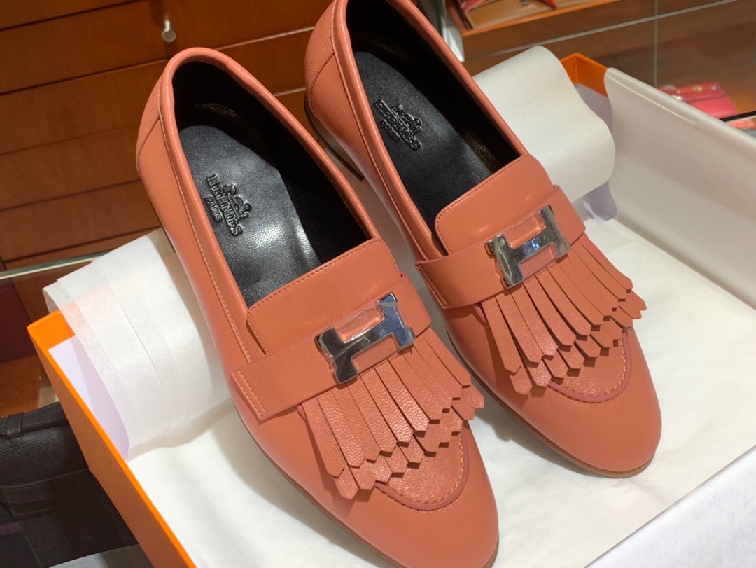 HERMES女款乐福鞋 康康H扣流苏平底鞋 重工艺设计 高调 高端 高档 意大利树羔皮底 纯手工缝制工艺 高端订制 独家品质