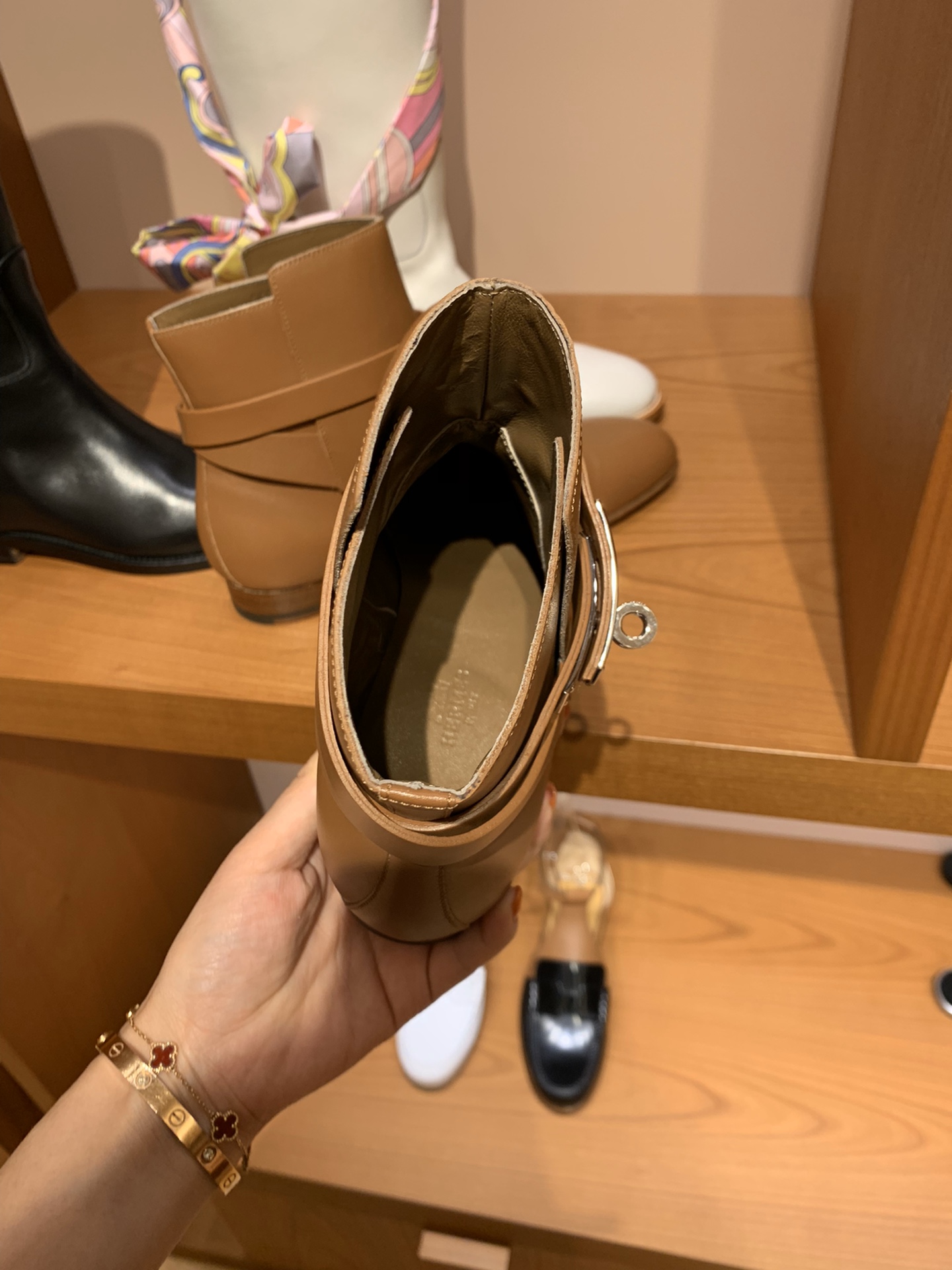 重磅推荐新品 爱马仕neo靴  kelly短靴 意大利树羔皮底  纯手工缝制工艺 高端订制    独家顶级品质 材质:   羊皮