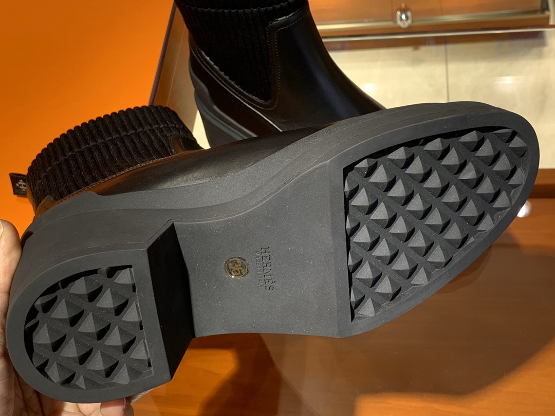 H新款短靴 小牛皮 纯手工制作 跟高:5cm Size:35~41  货期7天