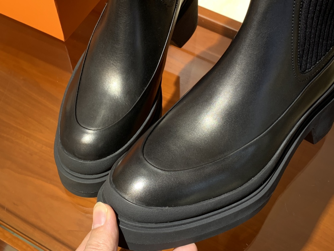 H新款短靴 小牛皮 纯手工制作 跟高:5cm Size:35~41  货期7天