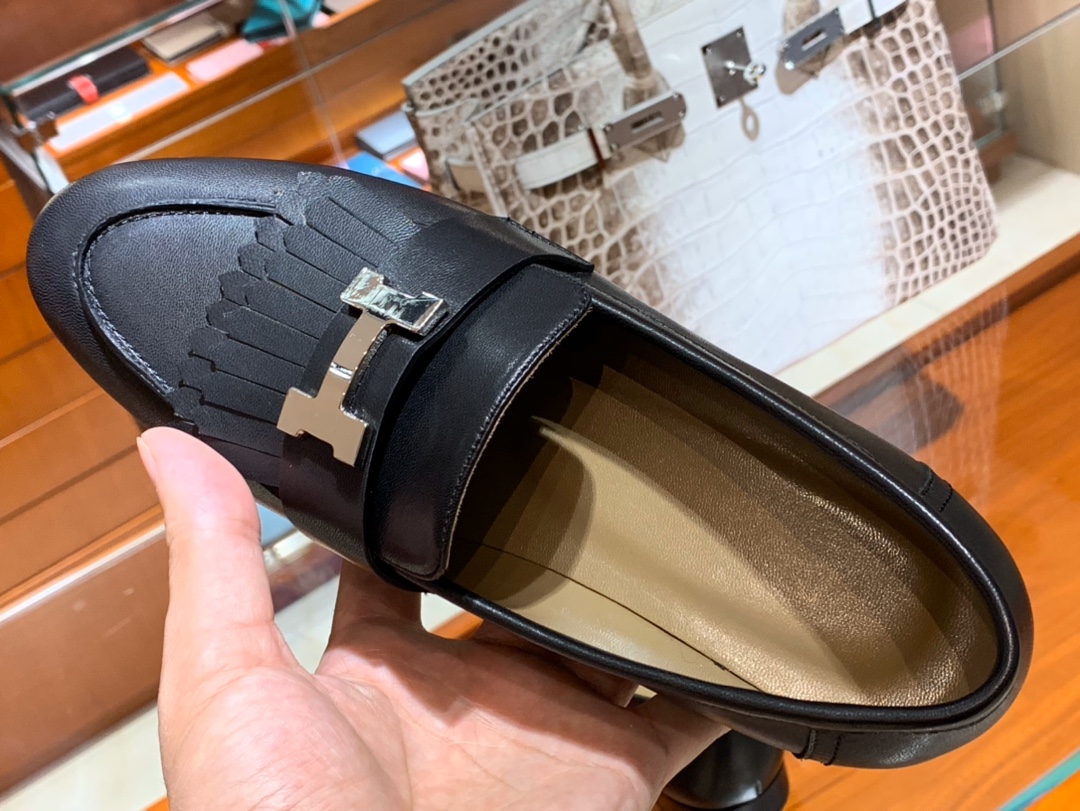 HERMES女款乐福鞋 康康H扣流苏平底鞋 重工艺设计 高调 高端 高档 意大利树羔皮底 纯手工缝制工艺 高端订制 独家品质