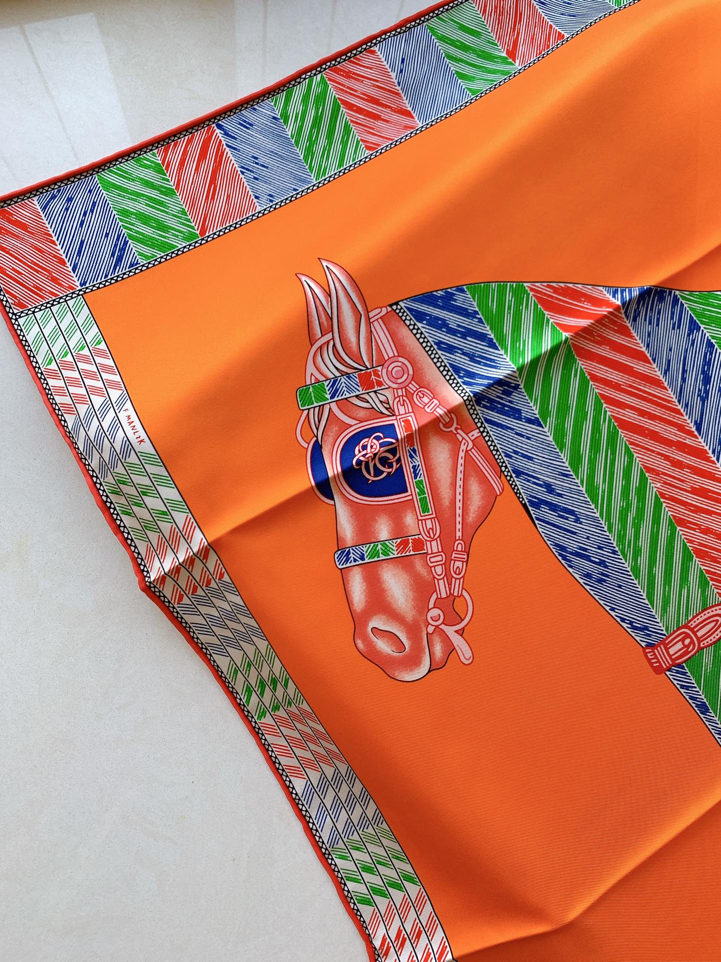Hermes 新季度《骏马披挂》蚕丝方巾 《橙色》 20年新版骏马图案丝巾