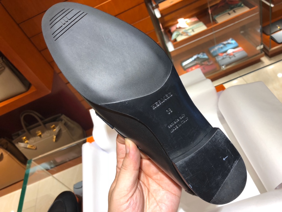 爱马仕 女款乐福鞋 康康H扣平底鞋 重工艺设计 高调 高端 高档 意大利树羔皮底 纯手工缝制工艺 高端订制 独家品质 材质：牛皮