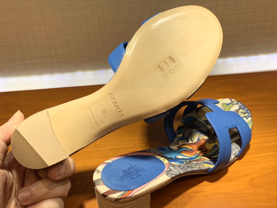 HMS  2020新款拖鞋  纯手工缝制   码数:平跟:35~41 中跟:35~41 琉璃蓝 正码  颜色夏天搭配裙子穿好好看