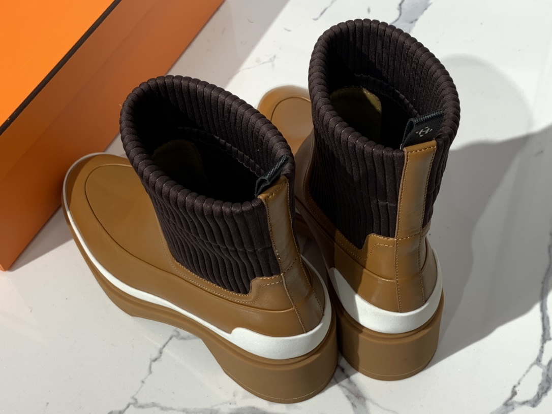 H新款短靴 小牛皮 纯手工制作 跟高:5cm Size:35~41  货期7天