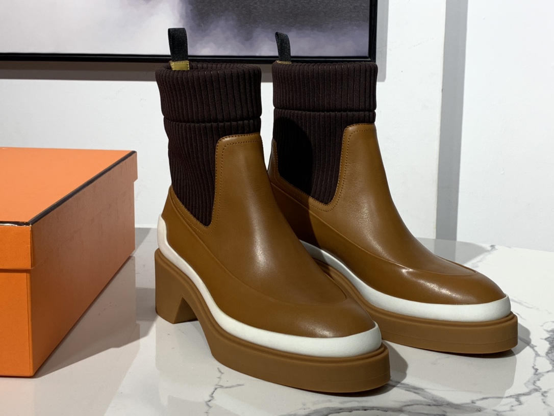 H新款短靴 小牛皮 纯手工制作 跟高:5cm Size:35~41  货期7天