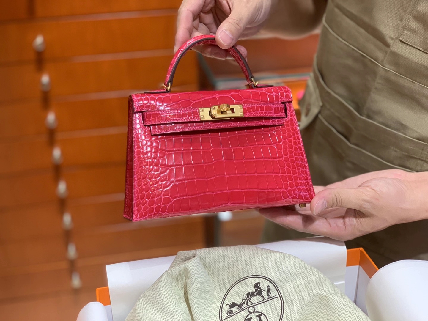 HERMES Kelly 二代鳄鱼 极致粉 金扣银扣 可定制 纯手工