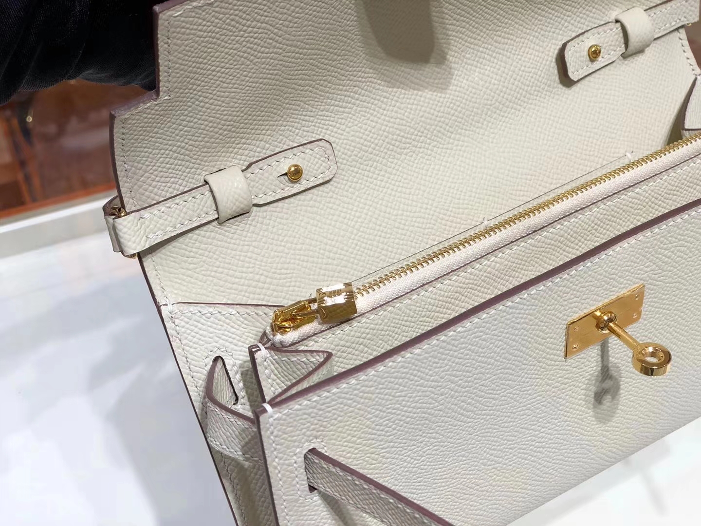 HERMES Kelly Classique To Go 长肩带钱包 Epsom皮 奶昔白 现货