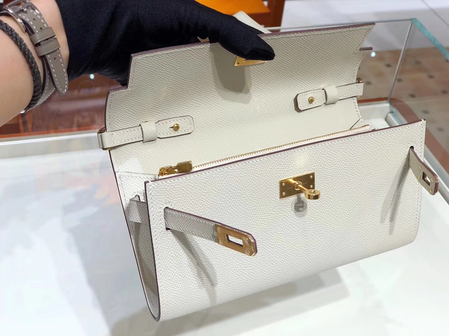 HERMES Kelly Classique To Go 长肩带钱包 Epsom皮 奶昔白 现货