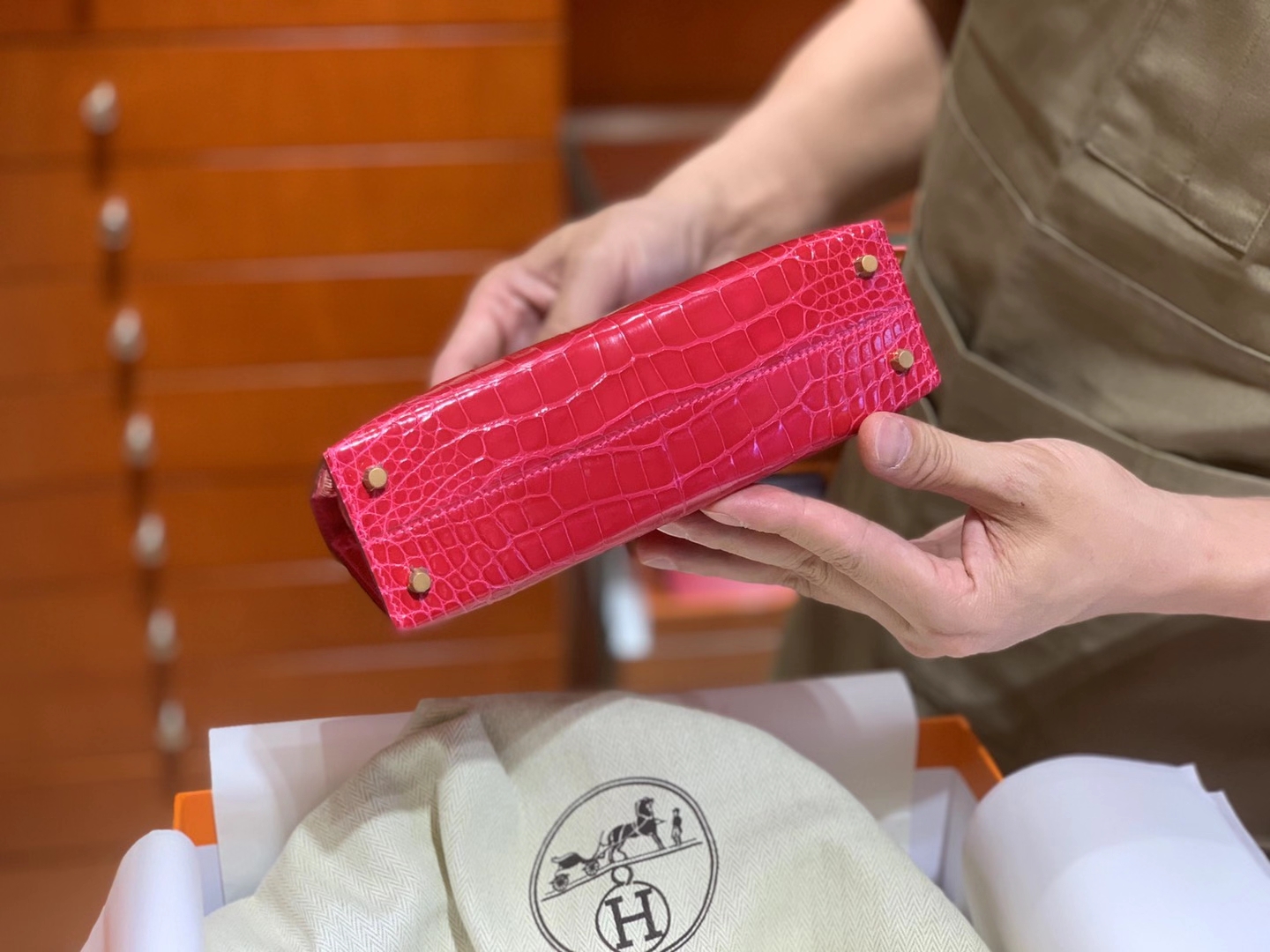 HERMES Kelly 二代鳄鱼 极致粉 金扣银扣 可定制 纯手工