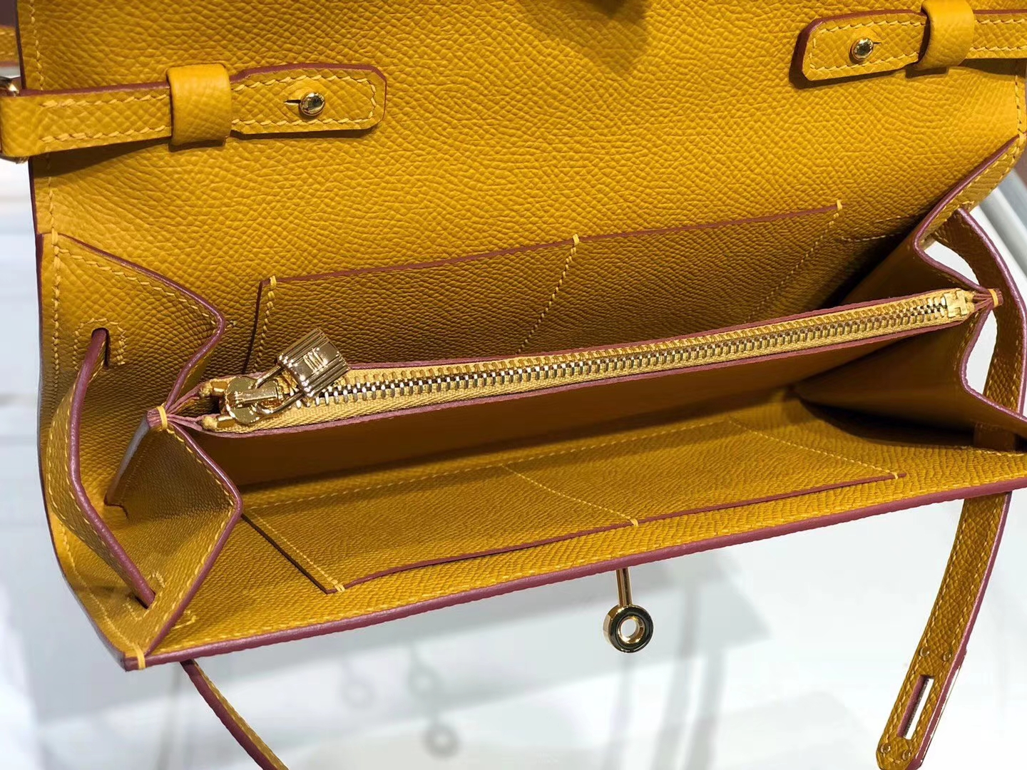 HERMES Kelly Classique To Go 长肩带钱包 Epsom皮 琥珀黄 现货